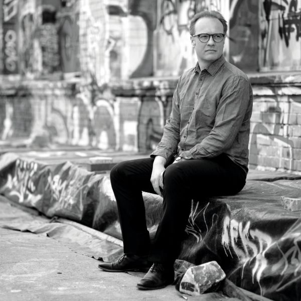 Wort-Akrobat René Sydow serviert am 1. Mai feinstes Kabarett. Im Stadttheater Olten beantwortet er ab 20 Uhr die Frage: Soll man sich in der aktuellen politischen Weltlage widersetzen oder einfach wieder setzen?

Jetzt ein Ticket buchen: https://www.kabarett.ch/event/rene-sydow-sie-duerfen-sich-wieder-setzen/
 
Zum Reinschnuppern wie René Sydow mit Worten und Gedanken jongliert:
https://www.youtube.com/watch?v=3gEJY6AdJSA

#RenéSydow #OKT #Olten #Oltnerkabaretttage #Kabarett #Satire #kabarettschweiz #Stadttheater #oltenentdecken