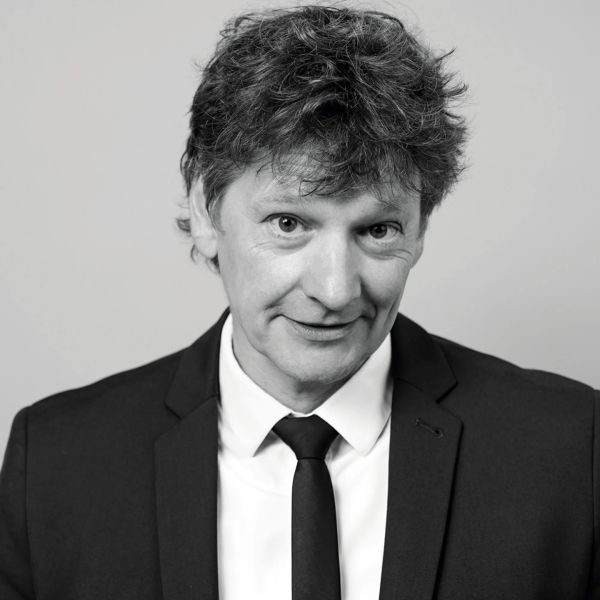 Christoph Simon: Auf Kurs
8. Mai, 20:00 Uhr, Kulturzentrum Schützi Olten
Tickets noch zu haben! https://www.kabarett.ch/event/christoph-simon-auf-kurs/

Sechs Menschen treffen sich zu einem Malkurs in den Bergen und lernen sich von ihren besten und weniger charmanten Seiten kennen. Der begnadete Geschichtenerzähler Christoph Simon überschreitet humorvoll den Stadt-Land-Graben und macht aus Fremden Freunde. 

christophsimon.ch